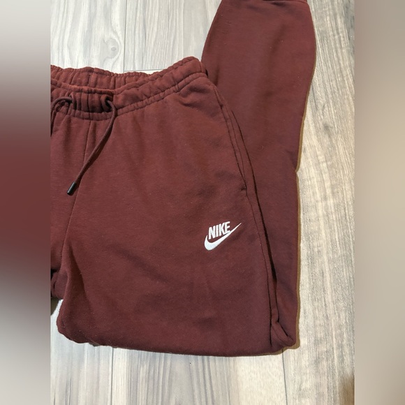 Women’s Nike Maroon Sweatpants - Picture 2 of 4